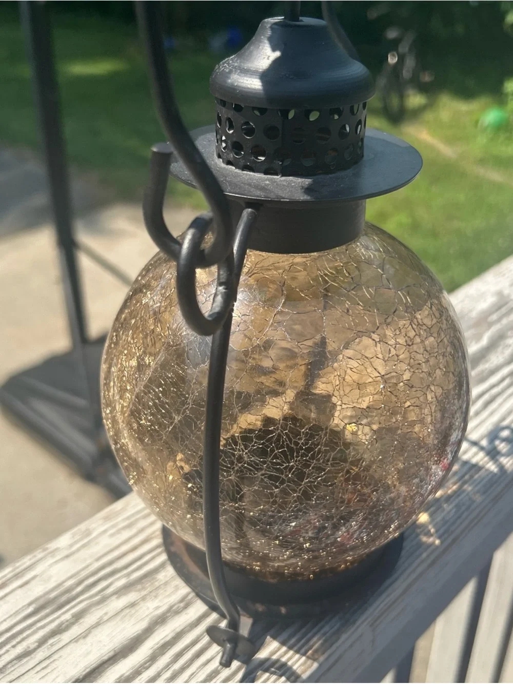 Vtg Rustic Amber Crackle Glass Candle Lantern w rod iron Holder & Swing Handle